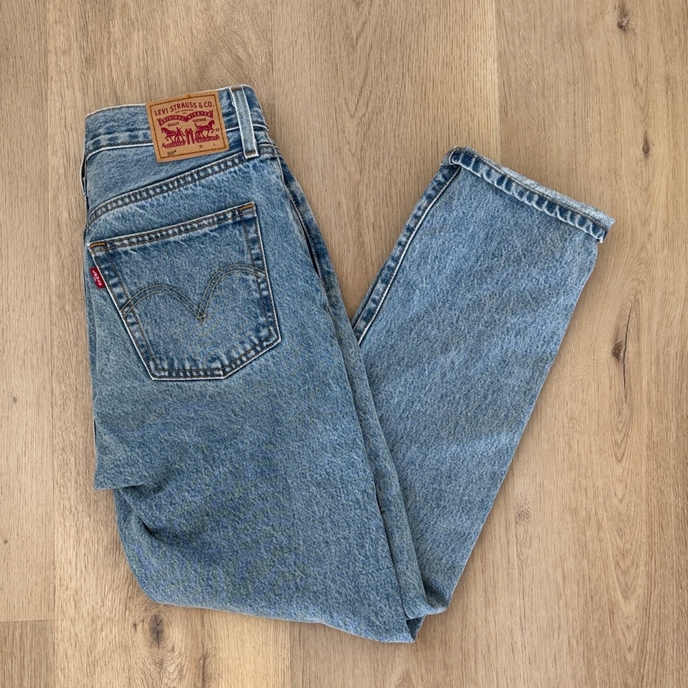 Levi’s 501 jeans W29 L 30. Classic Blue Distressed Women Jeans